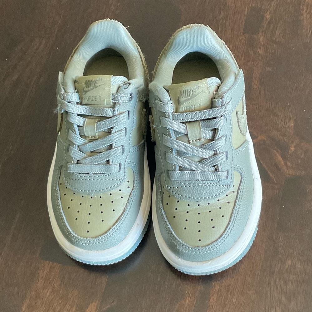 Nike Kids' Sneakers in Light Gray and Beige